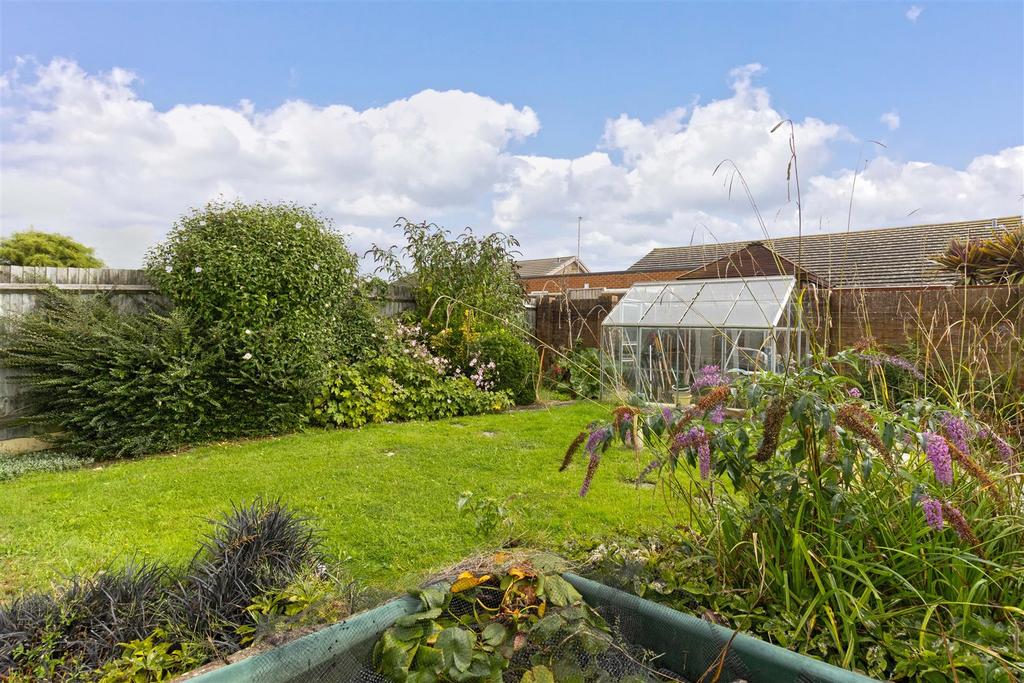 Finches Close, Lancing 2 bed semidetached bungalow for sale £325,000