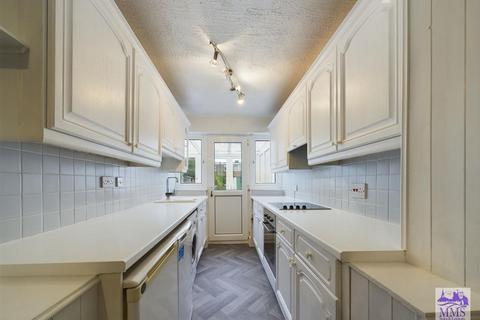 29 Bingham Road, Rochester, ME2 4JL