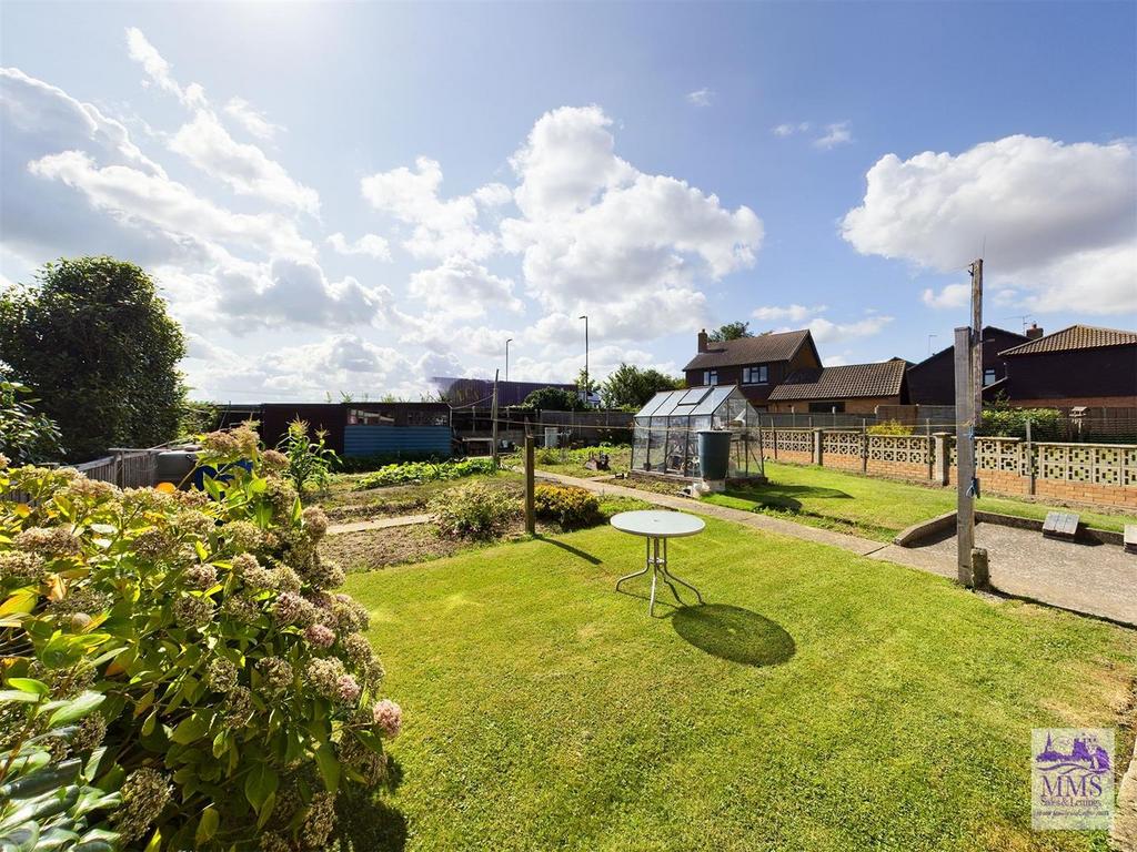 Shepherds Way, Lower Stoke, Rochester 2 bed semidetached house for