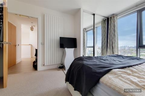 3 bedroom penthouse to rent - Moro Apartments, 22 New Festival Avenue, London, E14