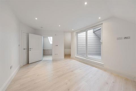 1 bedroom apartment to rent, 8 Queens Road, Buckhurst Hill IG9
