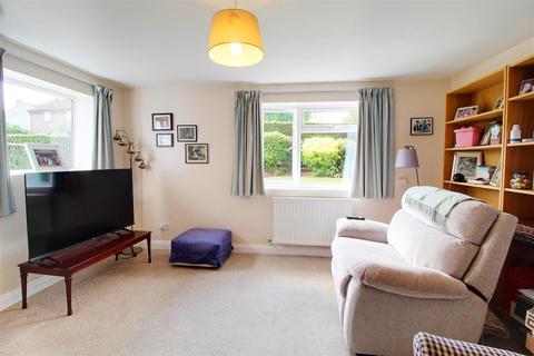 4 East View, Essendon, Hatfield, AL9 6HJ