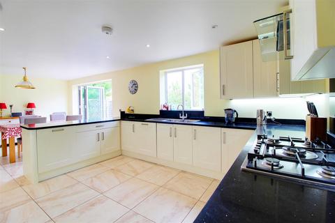 4 East View, Essendon, Hatfield, AL9 6HJ
