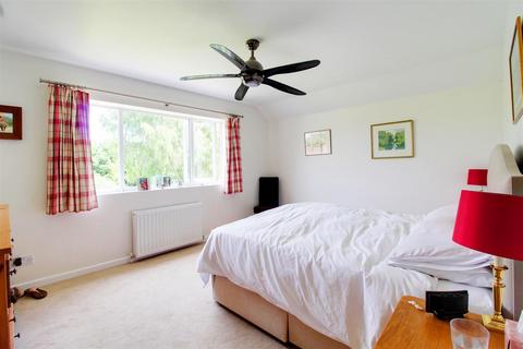 4 East View, Essendon, Hatfield, AL9 6HJ