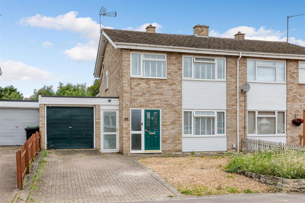The Green, Stotfold, SG5 4AN 3 bed semidetached house for sale £450,000