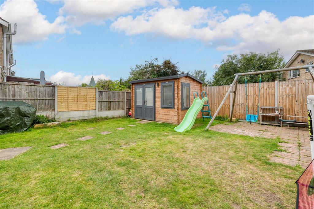 The Green, Stotfold, SG5 4AN 3 bed semidetached house for sale £450,000