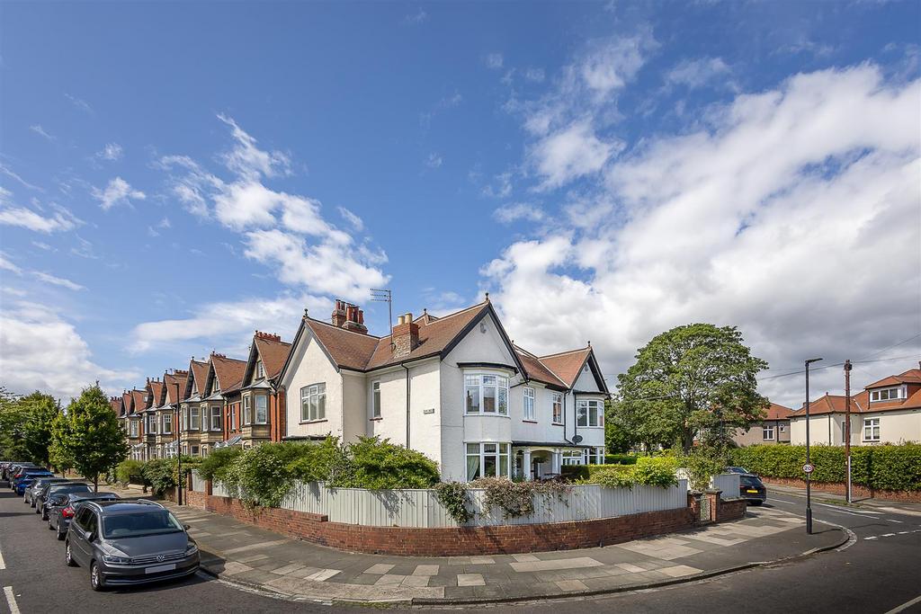 Moor Crescent, Gosforth, Newcastle upon Tyne 5 bed semidetached house
