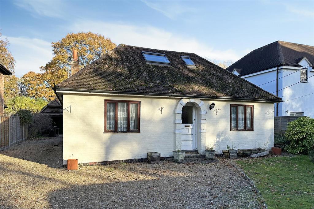Elstead 3 bed chalet for sale £650,000
