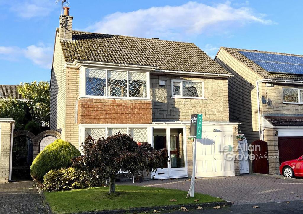 Broadway Avenue, Halesowen 3 bed detached house for sale £325,000