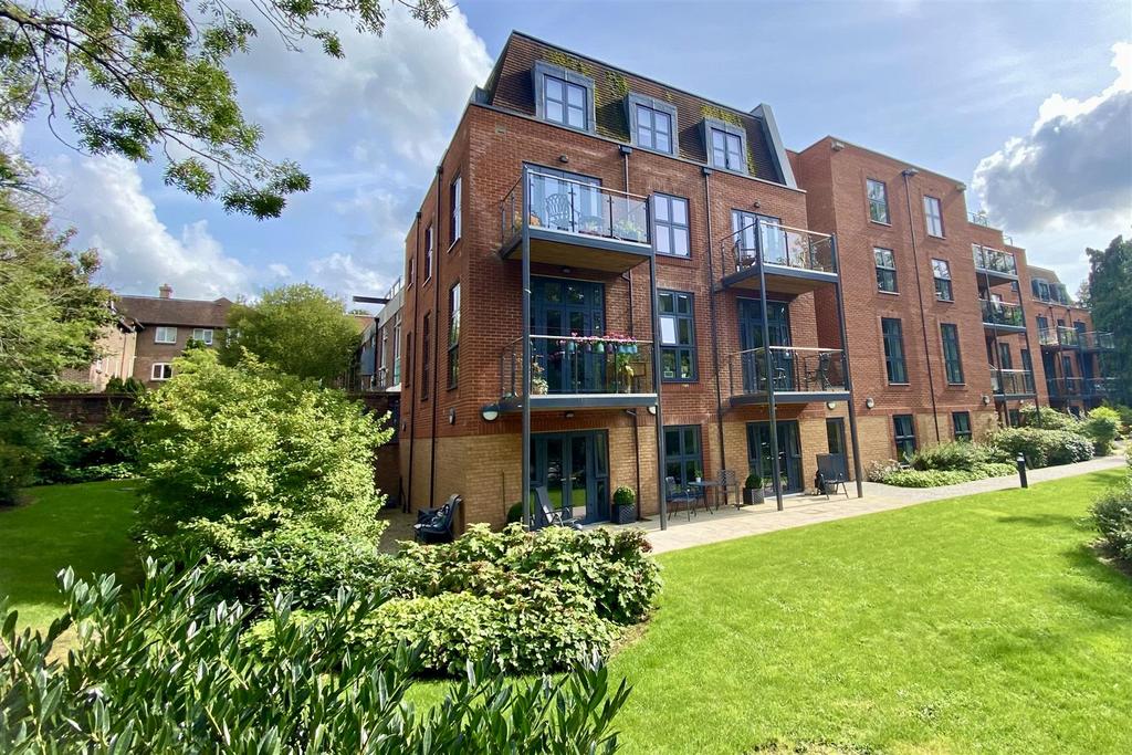 Godalming 2 bed retirement property for sale £575,000