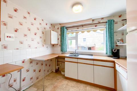 3 bedroom terraced house for sale - 6 Radnor Drive, Knighton