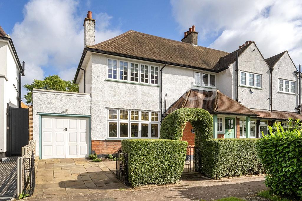 Sunnydale Gardens, Mill Hill, London, NW7 4 bed semidetached house for