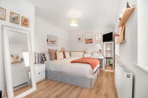 4 Bedford Close, Leeds, LS16 6DS