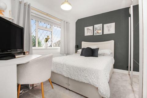 4 Bedford Close, Leeds, LS16 6DS