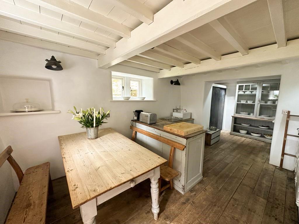 Dining kitchen