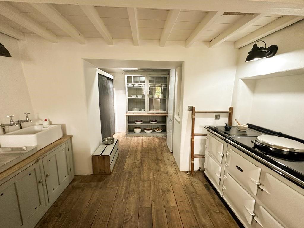 Dining kitchen