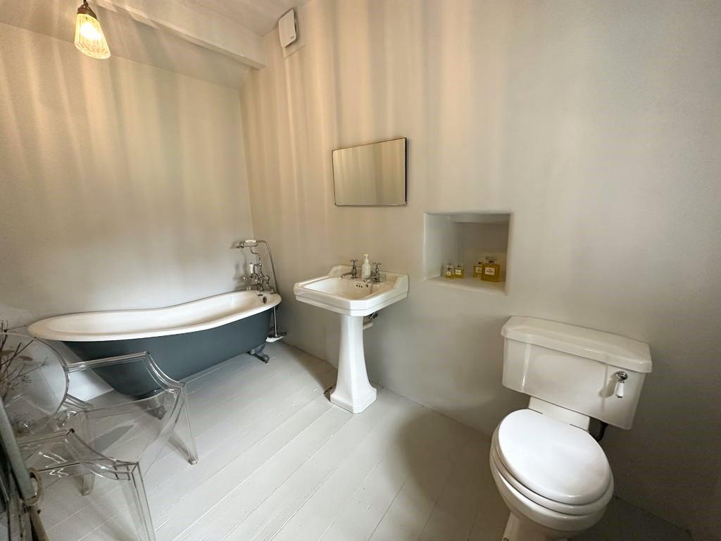 Luxury house bathroom