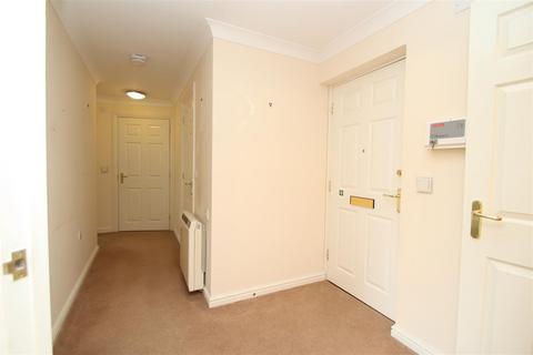 2 bedroom flat for sale, Austen Court, Winchmore Hill Road, London N21