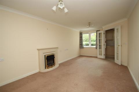 2 bedroom flat for sale, Austen Court, Winchmore Hill Road, London N21