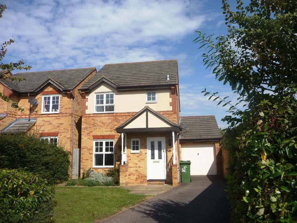 Roeburn Crescent, Emerson Valley 3 bed detached house £1,395 pcm (£