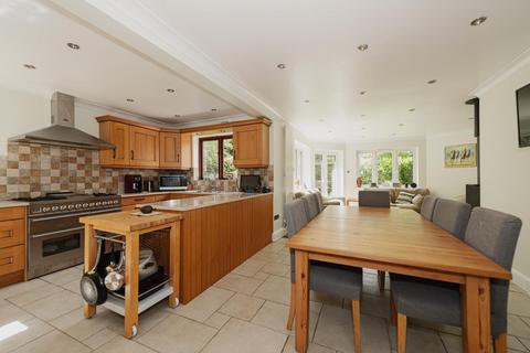 3 Mannamead Close, Epsom, KT18 6HX