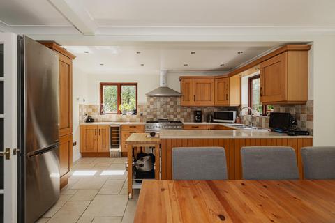 3 Mannamead Close, Epsom, KT18 6HX