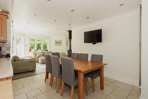 3 Mannamead Close, Epsom, KT18 6HX