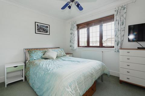 3 Mannamead Close, Epsom, KT18 6HX