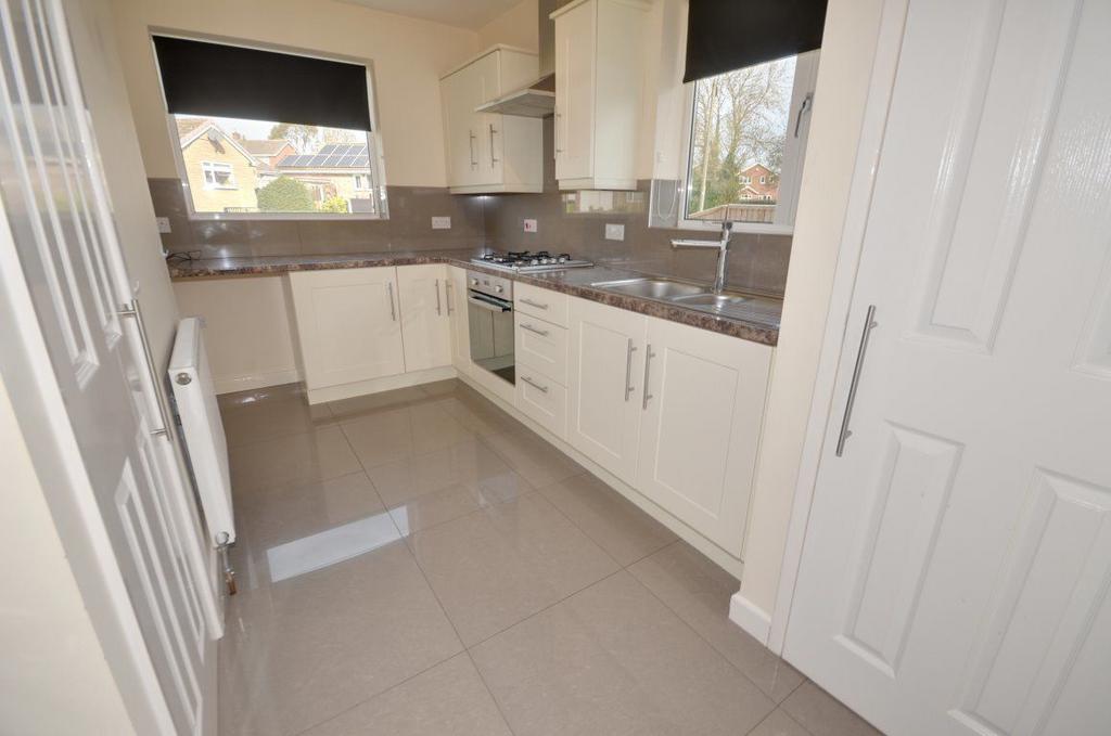Hall Garth Road, Thorpe Audlin, WF8 3 bed bungalow £950 pcm (£219 pw)