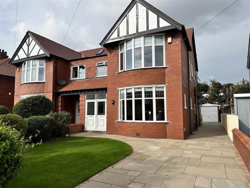 Laverton Road, Lytham St Annes 3 bed semidetached house for sale £