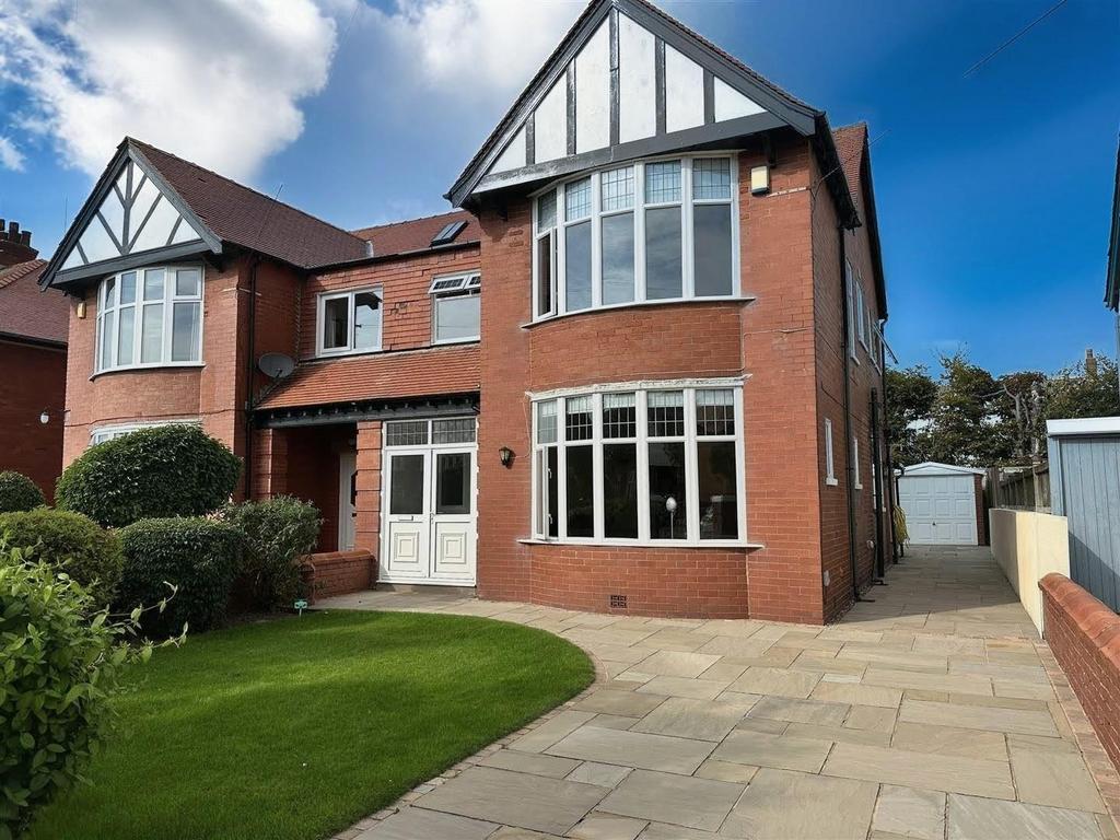 Laverton Road, Lytham St Annes 3 bed semidetached house £398,950