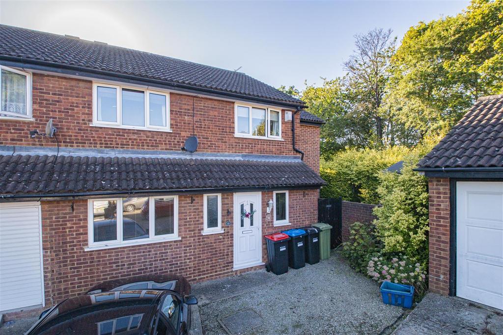 Coverdale, Heelands 4 bed semidetached house to rent £1,650 pcm (£381 pw)