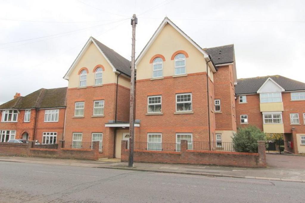 Langtry Court, Leighton Buzzard 2 bed flat £995 pcm (£230 pw)