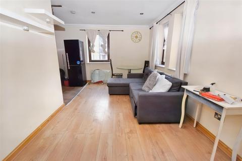 1 bedroom flat for sale - Albert Square, London
