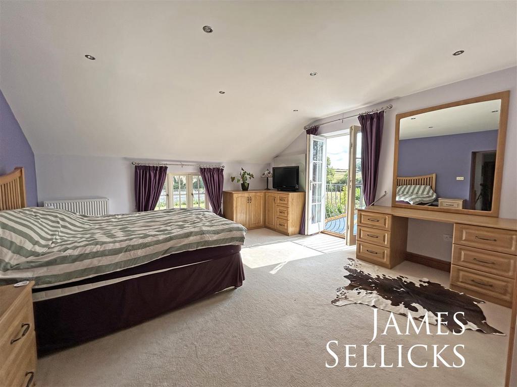 Principal bedroom