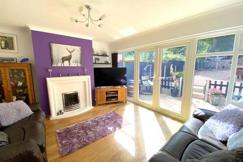 30 Lorien Close, Leek, ST13 8NY