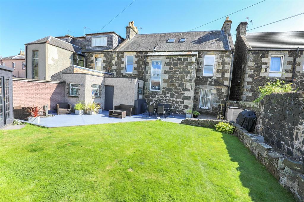 High Street, Leslie, Glenrothes 4 bed flat £147,000