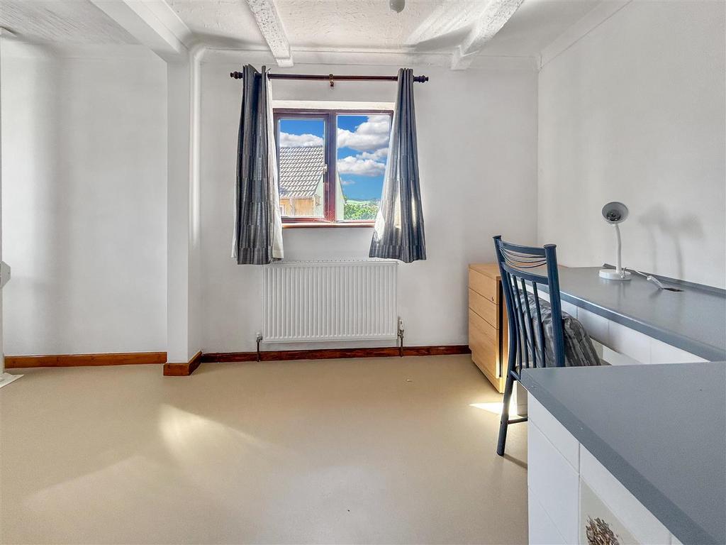 Queensway, Newton Abbot 2 bed house for sale £200,000