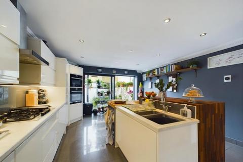 34 Castle Way, Southampton, SO14 2AW