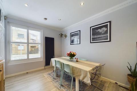 34 Castle Way, Southampton, SO14 2AW