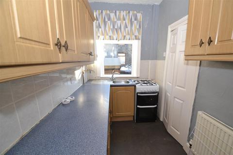 2 bedroom end of terrace house for sale, Commercial Street, Queensbury, Bradford
