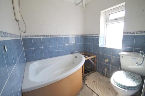 3 bedroom end of terrace house for sale - Middleham Avenue, York