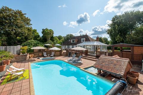 4 bedroom detached house for sale - Binstead Road, Ryde