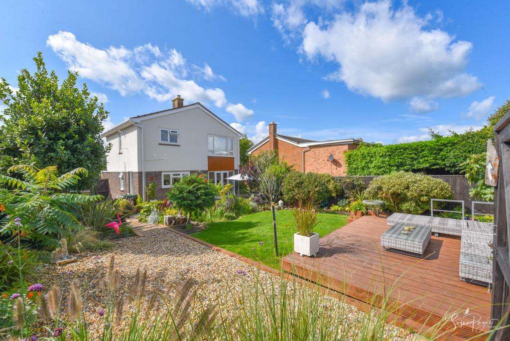 Staplers Road, Newport 3 bed detached house for sale £375,000