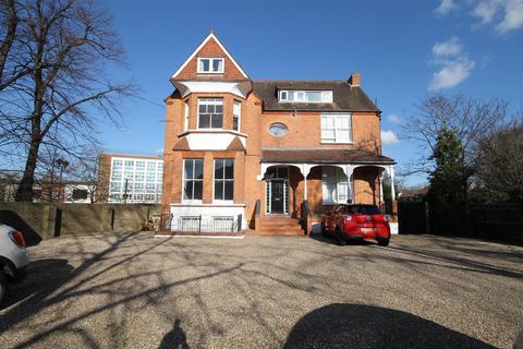 Flat 2, The Chateau, 86 North Street, Carshalton, SM5 2HJ