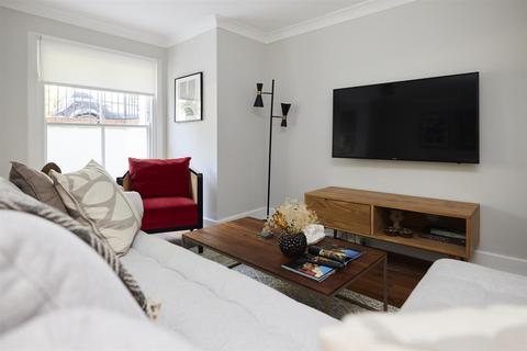 Flat 2, The Chateau, 86 North Street, Carshalton, SM5 2HJ