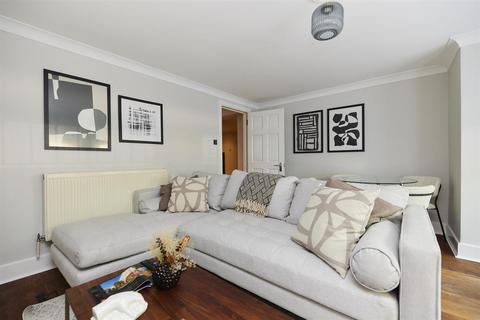 Flat 2, The Chateau, 86 North Street, Carshalton, SM5 2HJ
