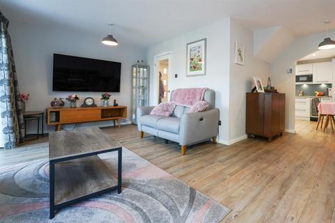 6 Apple Tree Close, Churchdown, Gloucester, GL3 1JT