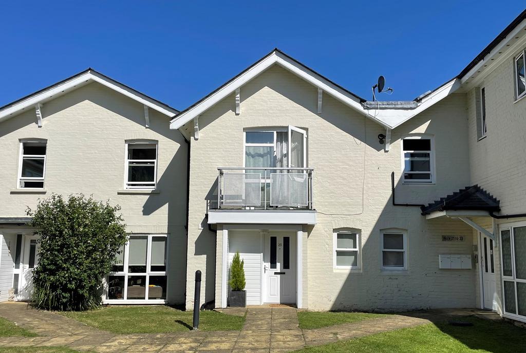 Rydens Avenue, WALTONONTHAMES, KT12 2 bed ground floor flat for sale