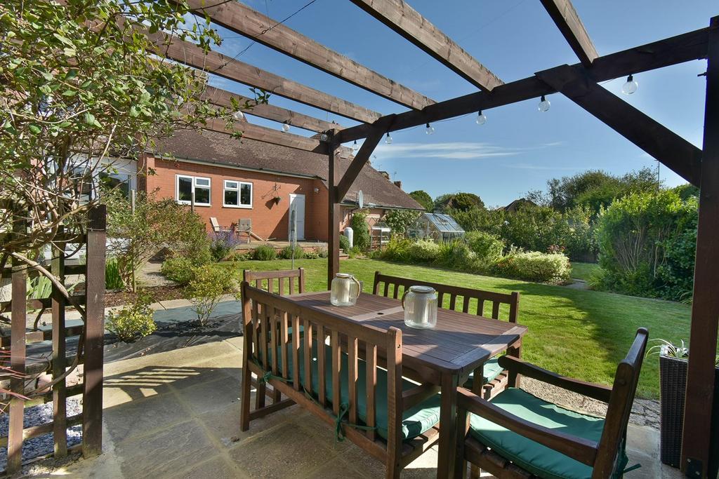 Arthur Road, BexhillonSea, TN39 3 bed semidetached house for sale